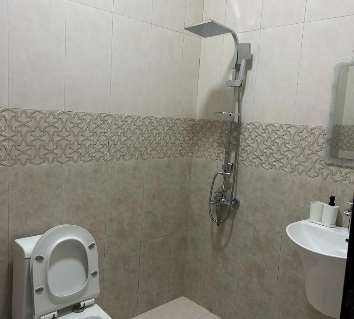 2Br In Abu Dhabi-Near Airport, Shuttle Available 아파트 0*,